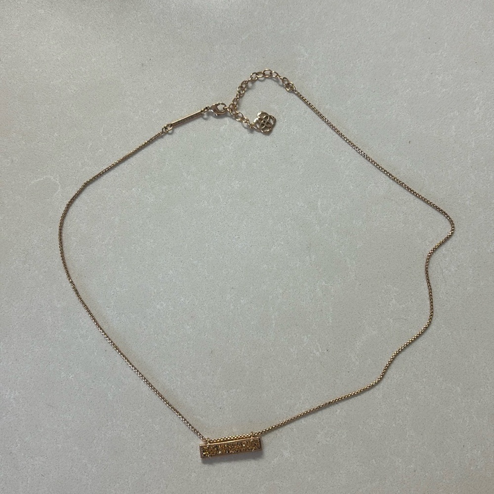 Kendra Scott necklace